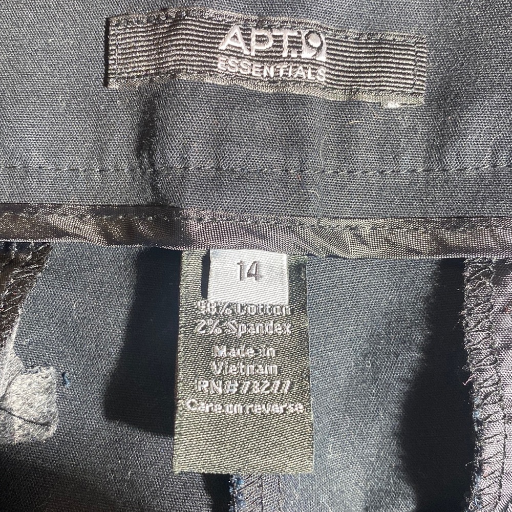 Black shorts with a small cuff. APT. 9 Size 14